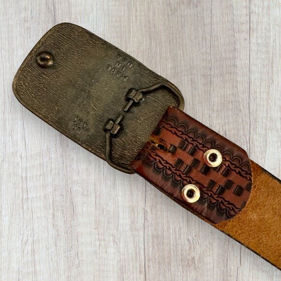 Vintage Scrimshaw 70s Ship Belt Buckle on Tooled Leather Western Belt USA - Picture 4 of 5